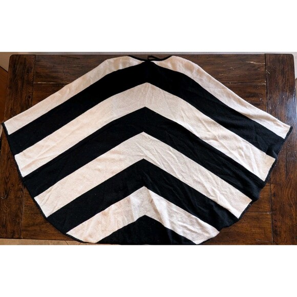 Bebe 100% Cashmere Poncho Sweater P/S Petite Small Black White Chevron Holes - Picture 7 of 11
